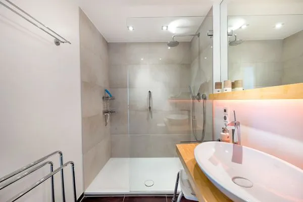 Ferienhaus Bahnhofstrasse Ferienwohnung Morgensonne Langenargen - Dusche im Badezimmer