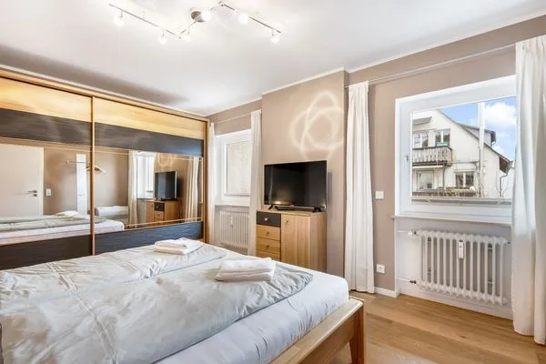 Ferienhaus Bahnhofstrasse Ferienwohnung Morgensonne Langenargen - Schlafzimmer - Doppelbett