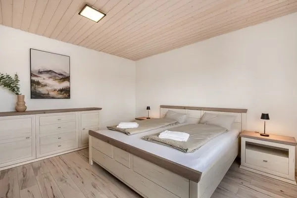 Ferienhaus Bahnhofstrasse Ferienwohnung Abendsonne Langenargen - Schlafzimmer - Doppelbett