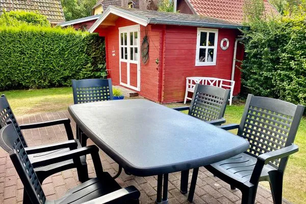 Terrasse möbliert (Blickrichtung Süd-West)  Bernstein