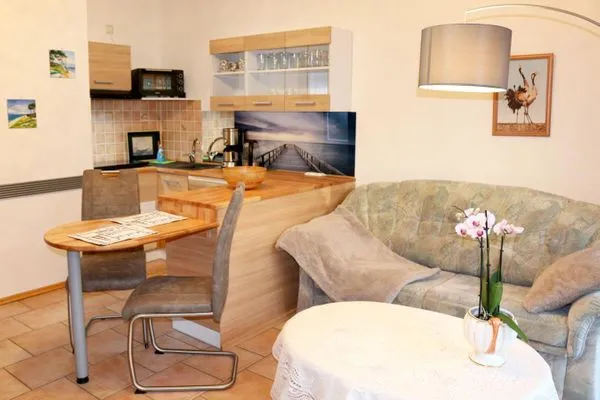 Wohnbereich mit Couch (mit Schlaf-Funktion)  Haus Weststrand W1