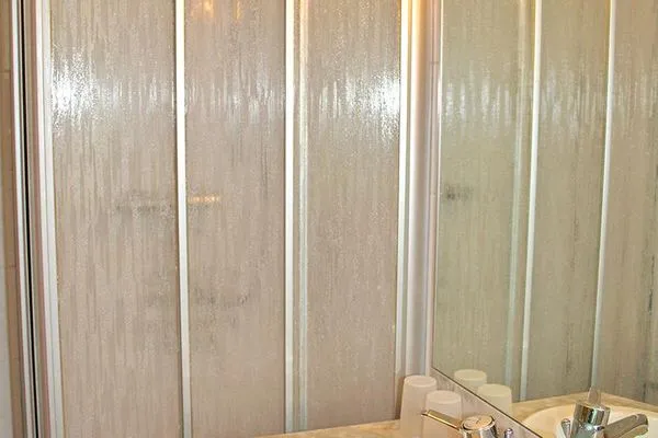 Bad mit Dusche und WC  Haus Weststrand W2