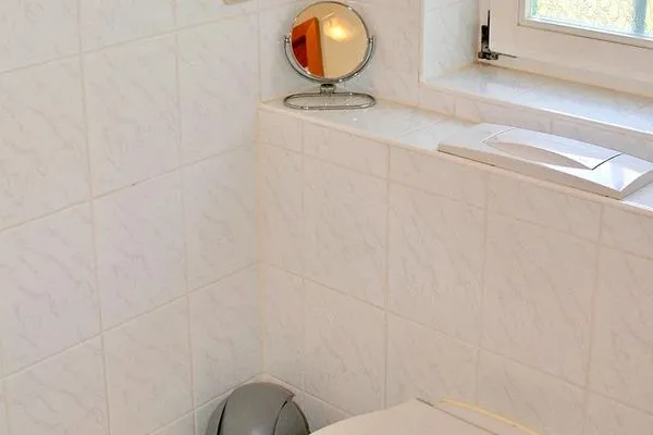 Bad mit Dusche und WC  Haus Weststrand W2