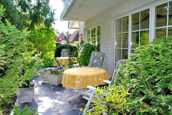 Terrasse im Grünen  Haus Weststrand W2