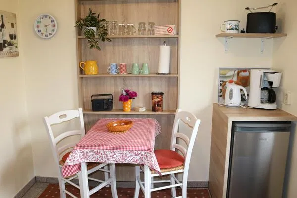 Kühlschrank, Kaffeeemaschine, Toaster & Co sind vorhanden  Noll
