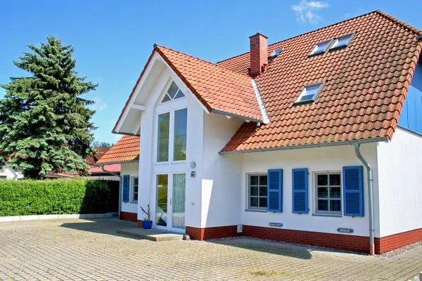 Außenansicht des Hauses / Straßenseite  Kormoran