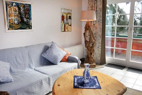 Couch im Wohnbereich ist ausziehbar (3. und 4. Schlafmöglichkeit)  Reichenbach