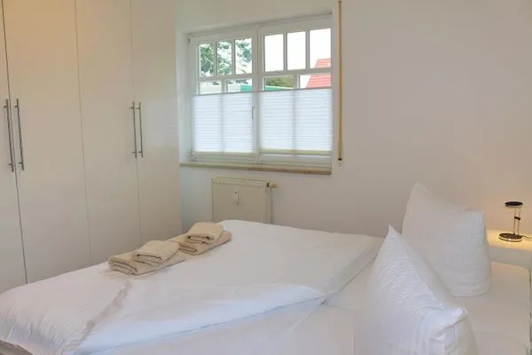 und Kleiderschrank Zum Leuchtturm Wohnung 7