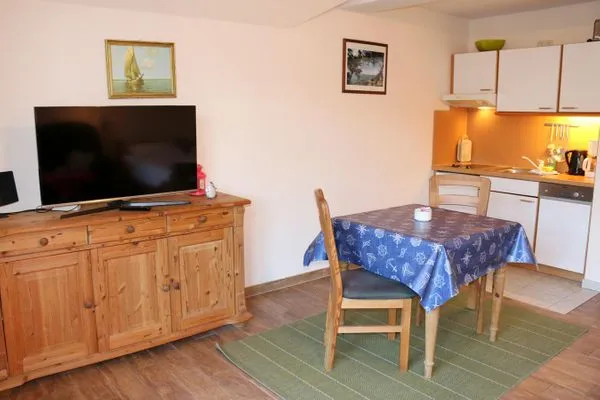 Essbereich / Küche mit Sideboard und TV  Sunshine