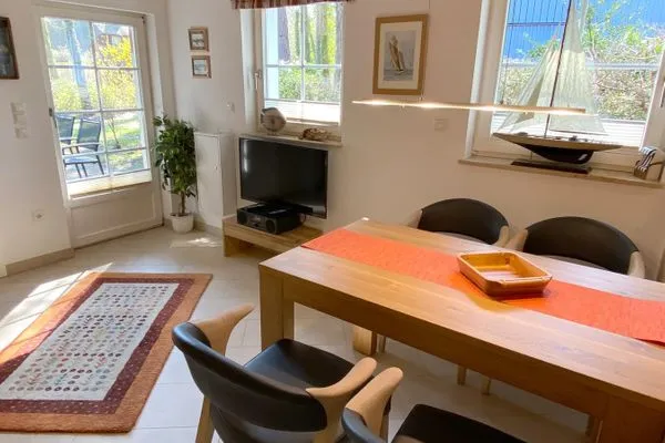 Esstisch mit 4 Stühlen Waldsiedlung W10.1