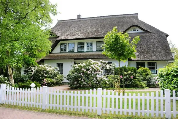 Aussenansicht des Hauses von der Waldstraße aus  Darßer Wald