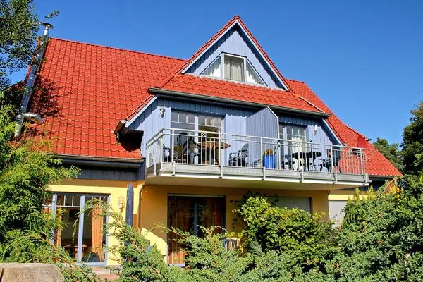 Aussenansicht des Hauses (Südseite)  Maksim