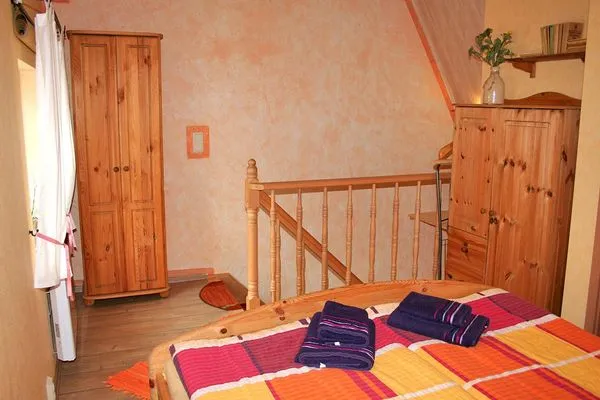 Schlafzimmer mit Wendeltreppe zum EG  Stichling