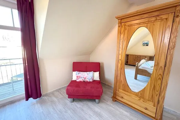Kleiderschrank im Schlafzimmer  Holiday 1