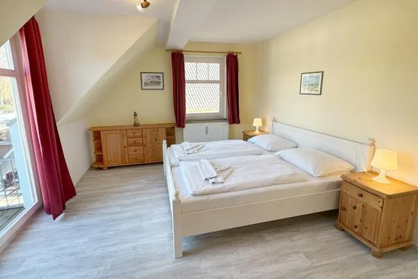 Schlafzimmer mit Nordbalkon  Holiday 2