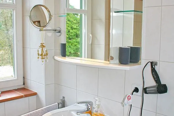 Bad mit Dusche und WC Zum Leuchtturm Wohnung 9