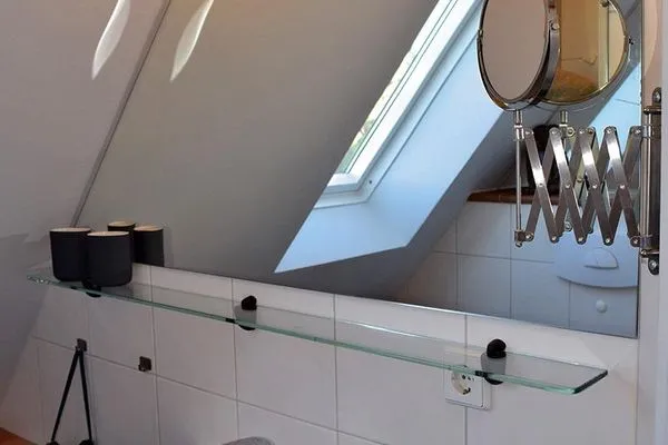Bad mit Dusche und WC im DG Zum Leuchtturm Wohnung 9