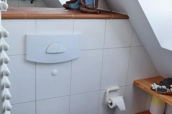2. Bad mit Dusche und WC Zum Leuchtturm Wohnung 9