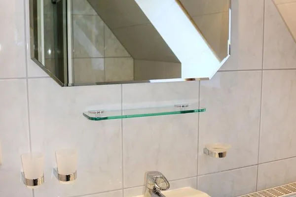 zweites Bad mit Dusche und WC im Dachgeschoß Waldsiedlung Waldsiedlung W8.4
