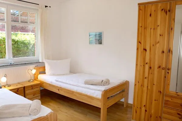 bei Bedarf lassen sich die Betten auch zusammenschieben (Schlafzimmer II)  Sommersprosse
