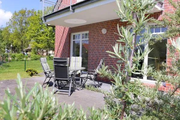 Terrasse mit Gartenmöbeln  Sommersprosse