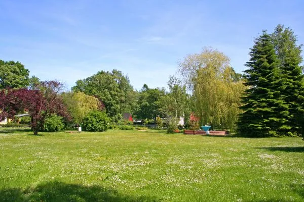kleiner Park gegenüber vom Haus  Sommersprosse