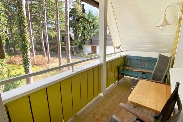 der Balkon ist komplett möbliert Waldsiedlung W9.5