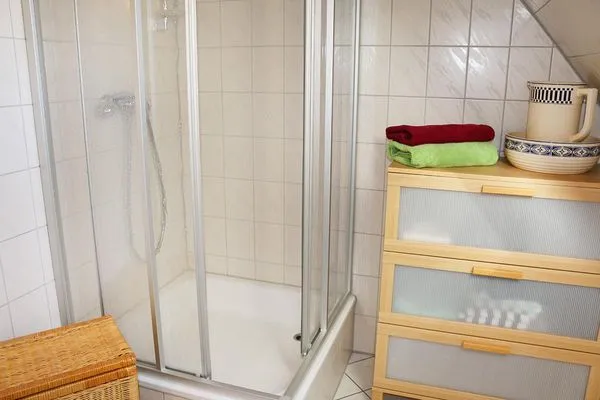 zweites Bad im oberen Bereich mit Dusche und WC Waldsiedlung W9.5