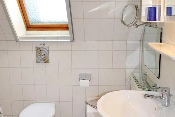 zweites Bad im oberen Bereich mit Dusche und WC Waldsiedlung W9.5