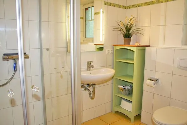 Bad mit Dusche und WC  Küstenwind