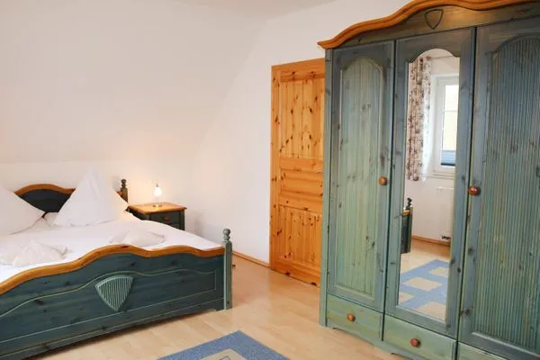 großer Kleiderschrank mit Spiegel  Küstenwind