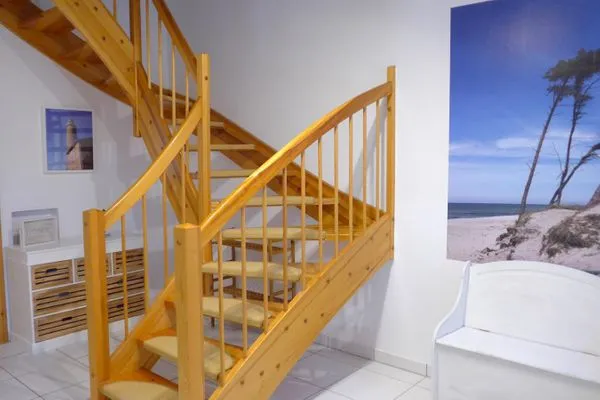 Flur / Treppe zum Obergeschoss  Morgensünn