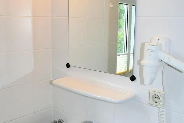 Bad mit Dusche und WC Katharinas Ferienhaus Wohnung 3