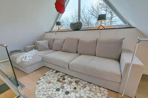 gemütliche Couch mit Leselampe Haus Gretchen Galerie