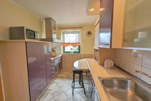 moderne Küche mit kleiner zusätzlichen Sitzecke  Haus Svea