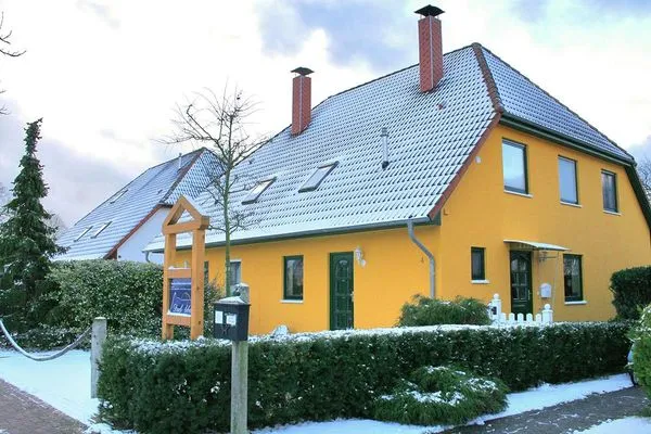 Außenansicht mit Schnee im Winter  Haus Svea