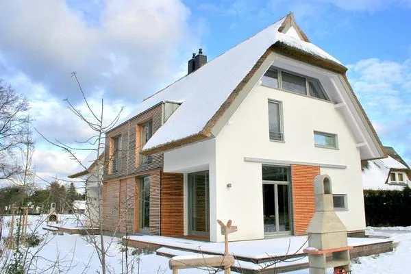 Außenansicht mit Schnee im Winter  Achternhus Kalle