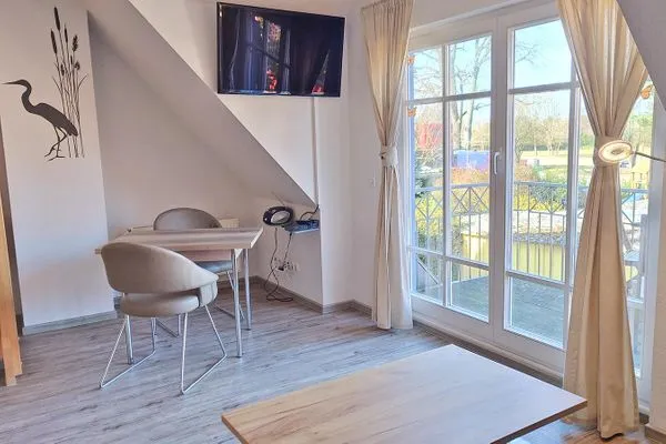TV und Essplatz  Heckenrose W5