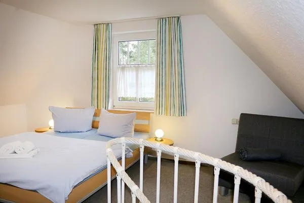Schlafzimmer im Dachgeschoß (offener Zugang über Wendeltreppe) Katharinas Ferienhaus Wohnung 4