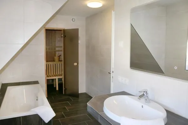und Sauna  Backbord