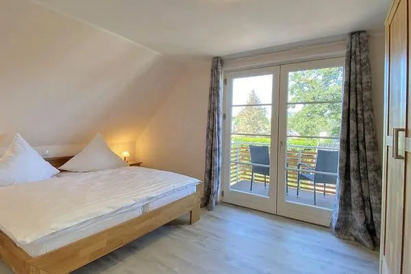 Schlafzimmer mit Balkon  Steuerbord