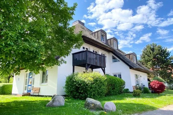 Terrasse mit Sichtschutzhecke  Haus Kormoran G4