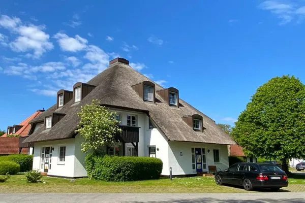1x PKW-Stellplatz vor dem Haus  Haus Kormoran G4
