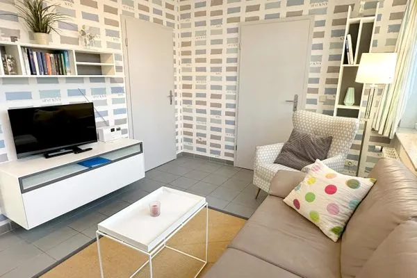 Flat-TV im Wohnbereich Katharinas Ferienhaus Wohnung 1