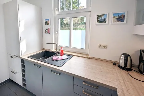 viel Arbeitsfläche und ausreichend Stauraum Katharinas Ferienhaus Wohnung 1