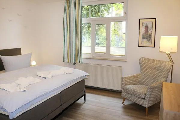 Schlafzimmer mit Doppelbett Katharinas Ferienhaus Wohnung 1