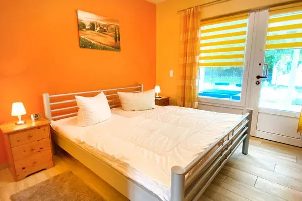 Schlafzimmer (Wäschepaket zubuchbar)  Hinter den Dünen - W86