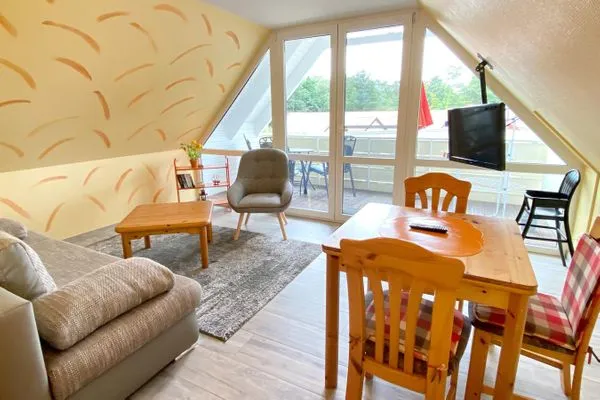 Wohnzimmer mit Zugang zum Balkon  Hinter den Dünen - W87
