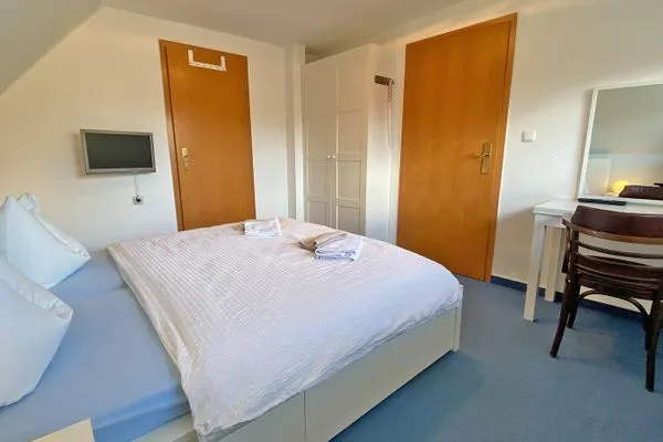 mit TV, Schrank und Bad Haus Kleist Zimmer 1