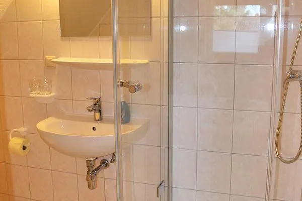 2. Ansicht Bad Haus Kleist Zimmer 1